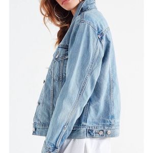 Levi’s Oversized Ex Boyfriend Trucker Denim Jacket Light Wash
